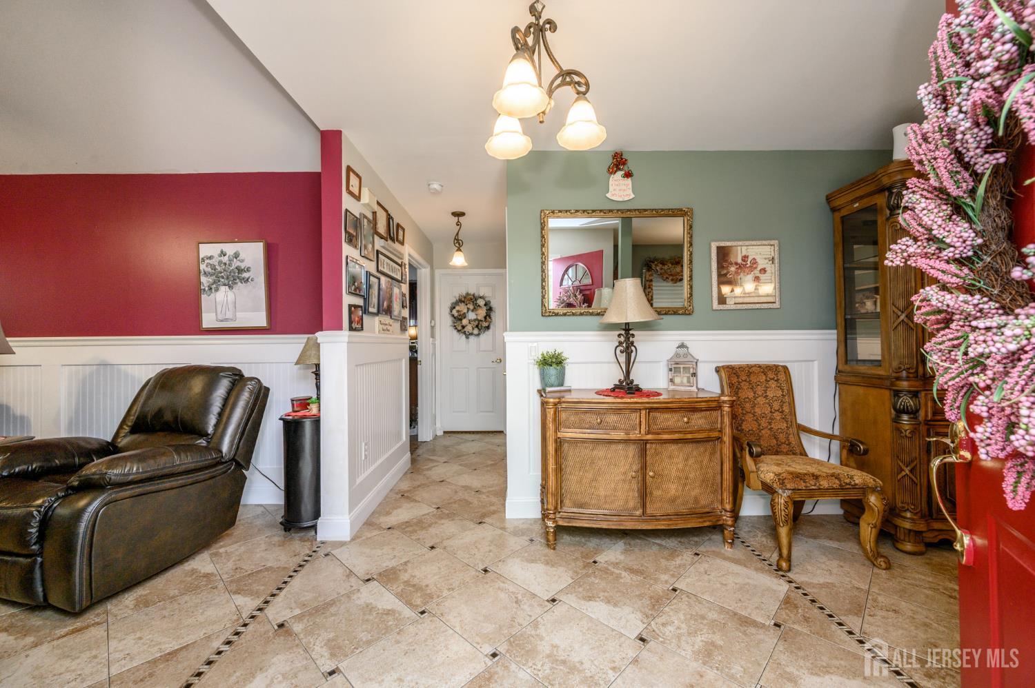 17 Strawberry Lane Image 3