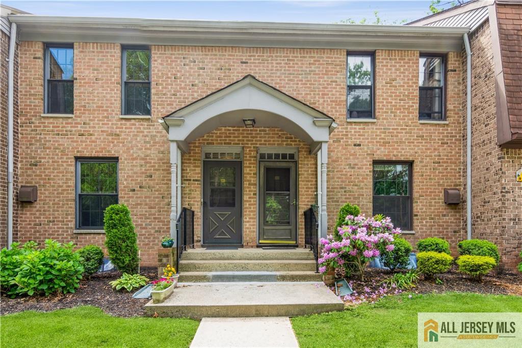 323 Gills Lane 9C Image 2
