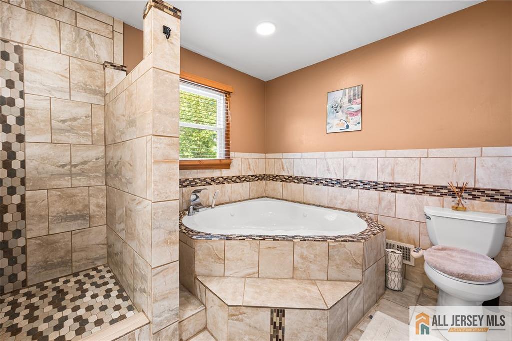 2 Silver Hollow Road, North Brunswick, NJ, 08902 image 26