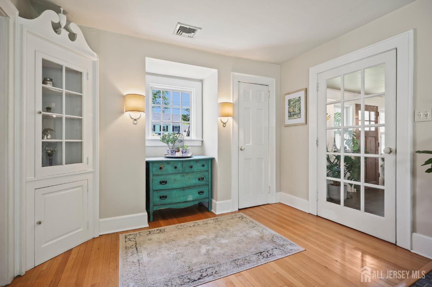 386 Franklin Road Image 5