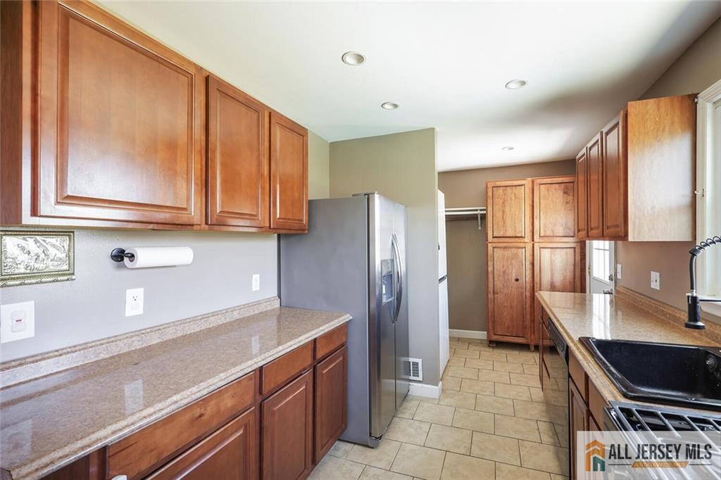 63 W Iselin Parkway, Iselin, NJ, 08830 image 11