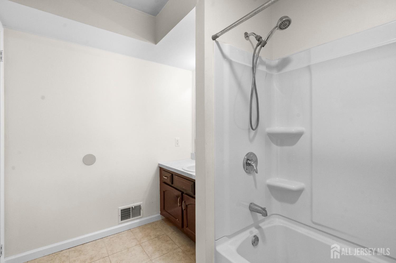 31 Hanover Square, Middlesex, NJ, 08846 image 20