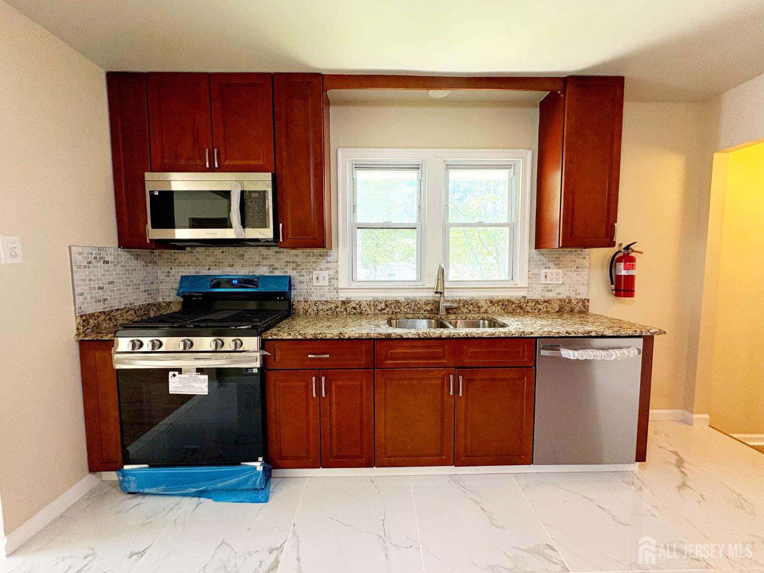 500 Grove Avenue Image 4