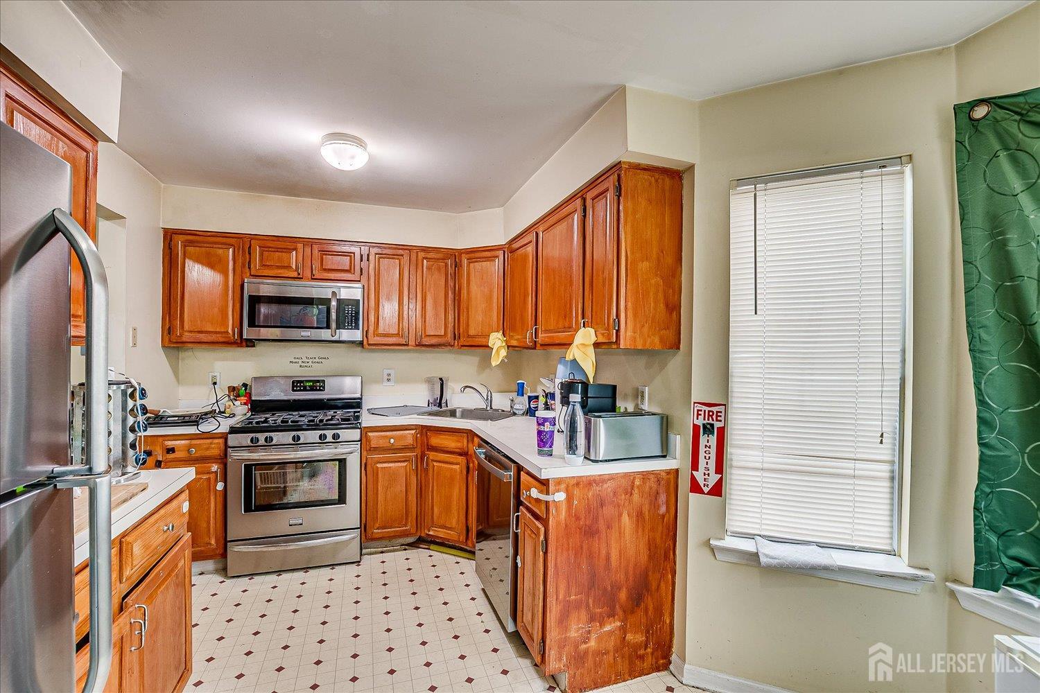 1702 Amanda Court Image 5