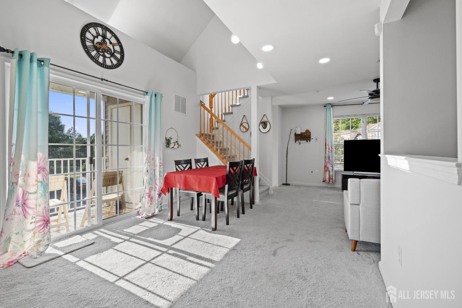 1060 Morning Glory Drive Image 4