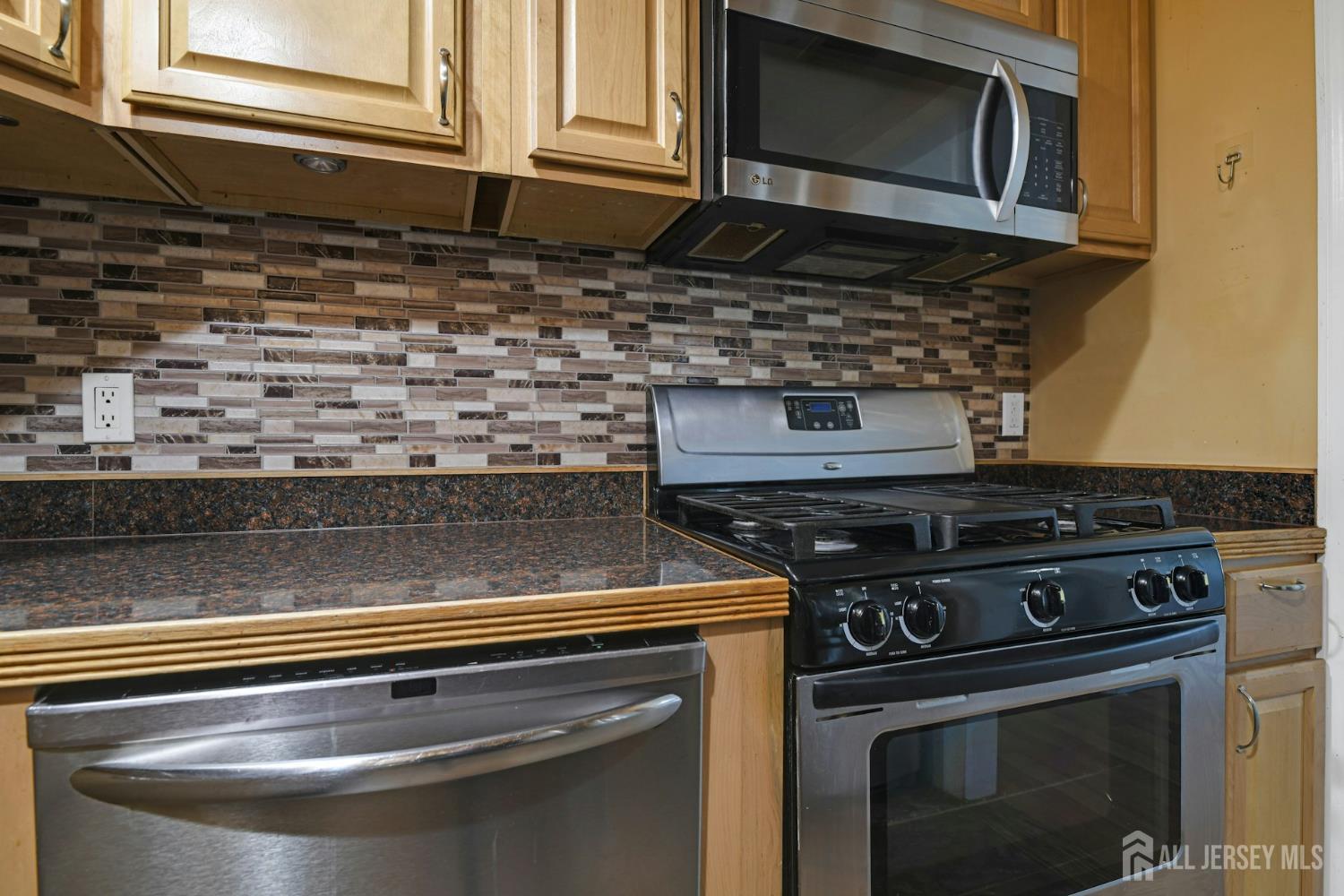 385 Shoreland Circle, Old Bridge, NJ, 08879 image 9