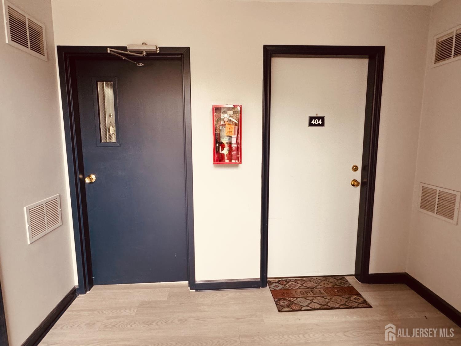 404 Newport Court, Fords, NJ, 08863