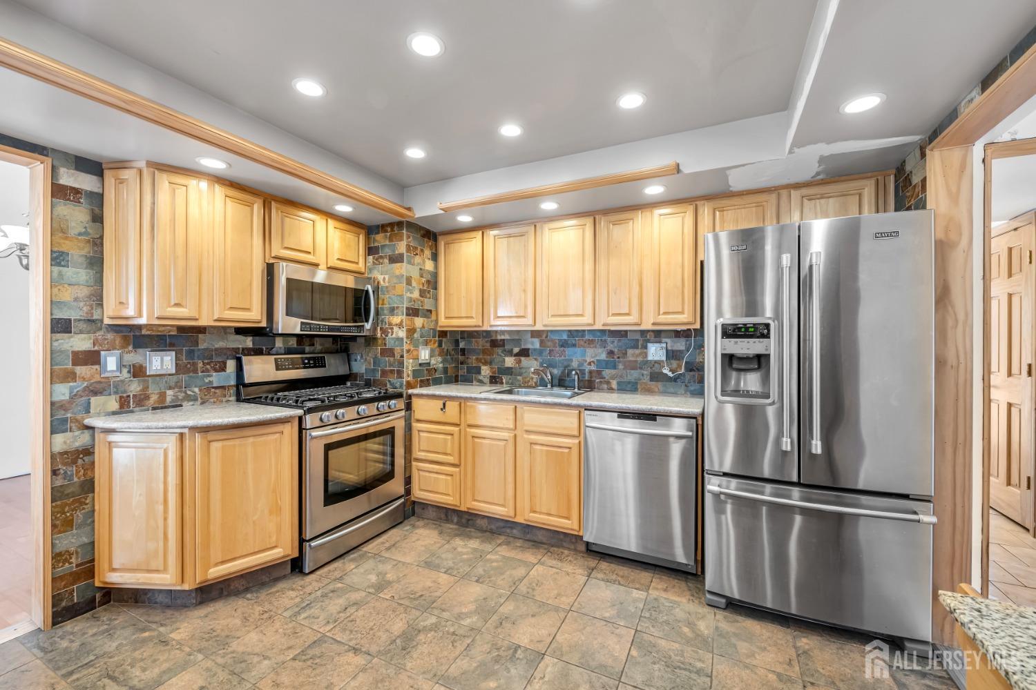 8 Carlisle Court, Edison, NJ, 08817