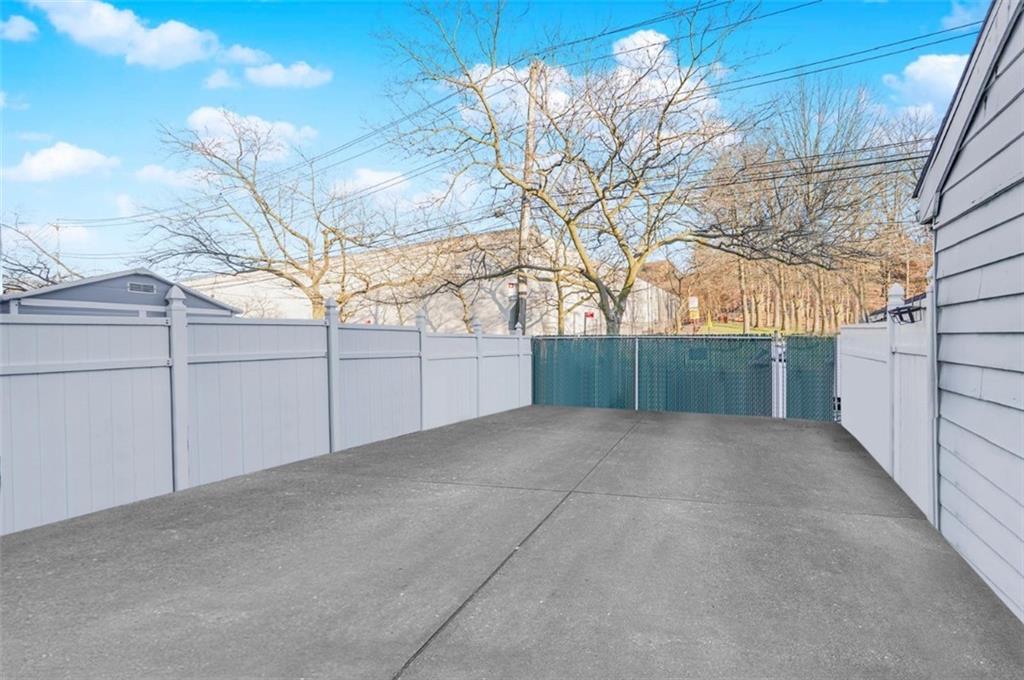 111 Hampton Green, Staten  Island, New York, 10312 image 16