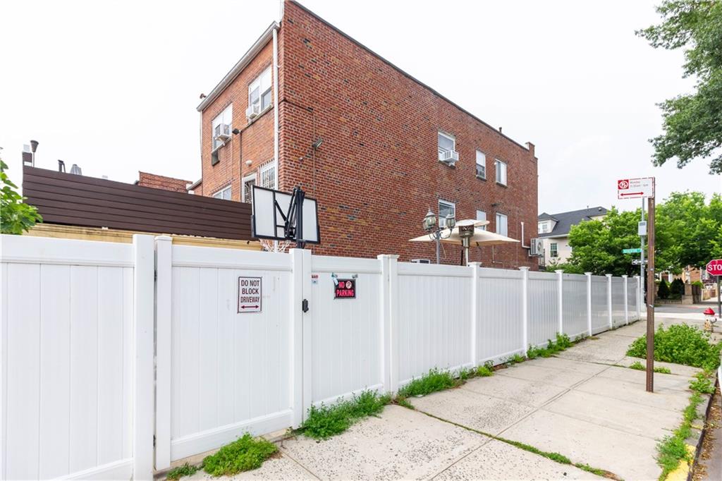 46 Rutherford Place, Brooklyn, New York, 11214 image 24