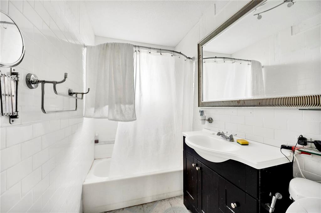 1011 Banner Avenue, Brooklyn, New York, 11235 image 19