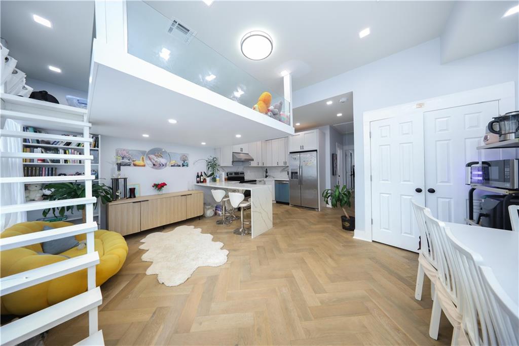 4 Lake Avenue, Brooklyn, New York, 11235