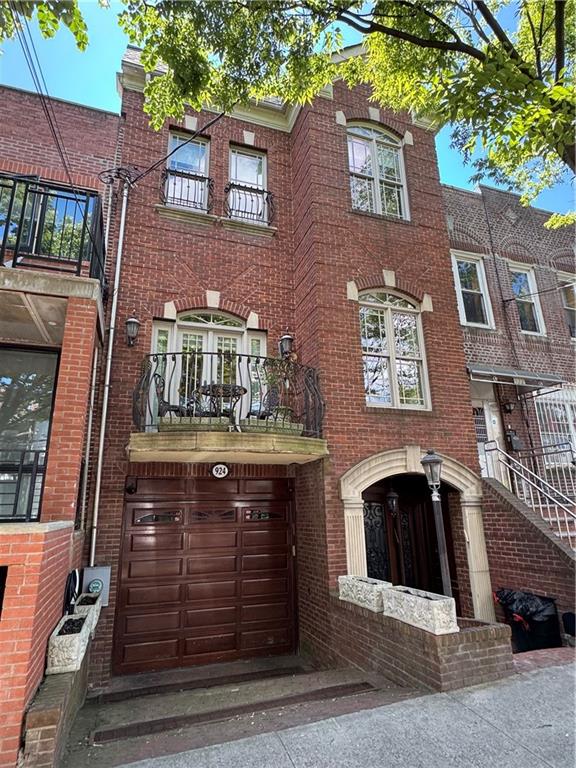 924 51st Street, Brooklyn, New York, 11219