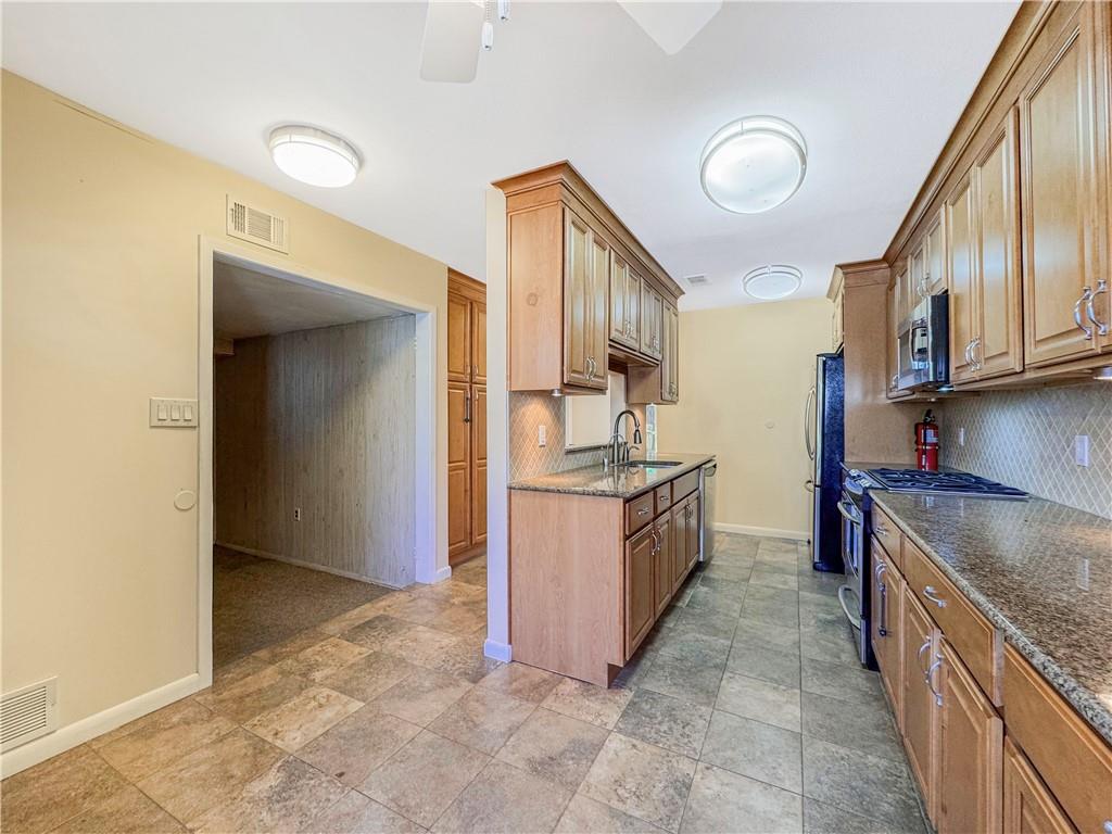 203 Dover Green, Staten  Island, New York, 10312 image 9