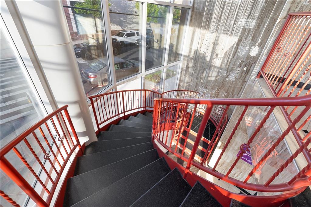 2076 Hylan Boulevard Image 3