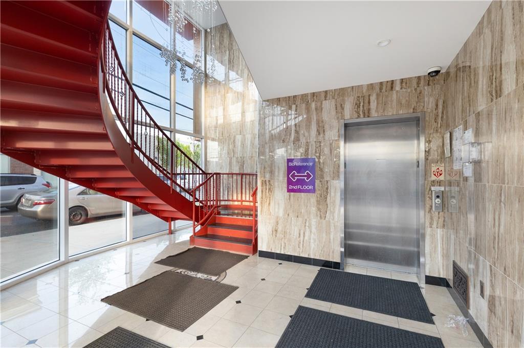 2076 Hylan Boulevard Image 2