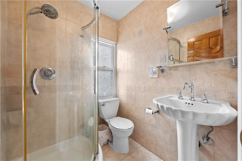 8 Lester Court, Brooklyn, New York, 11229 image 16