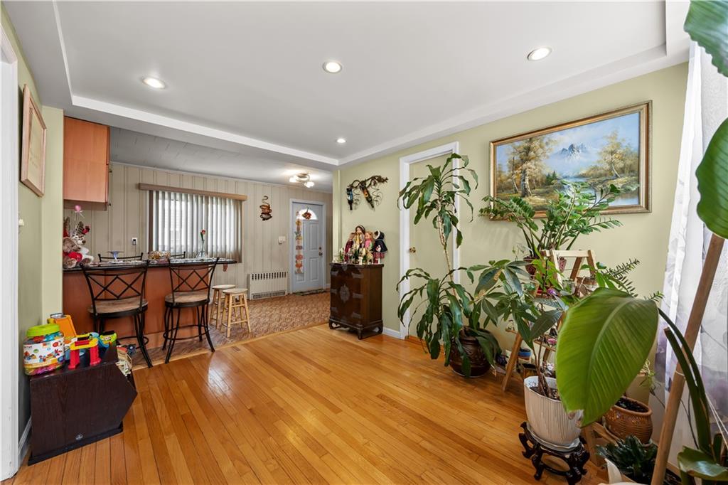 8 Lester Court, Brooklyn, New York, 11229 image 6