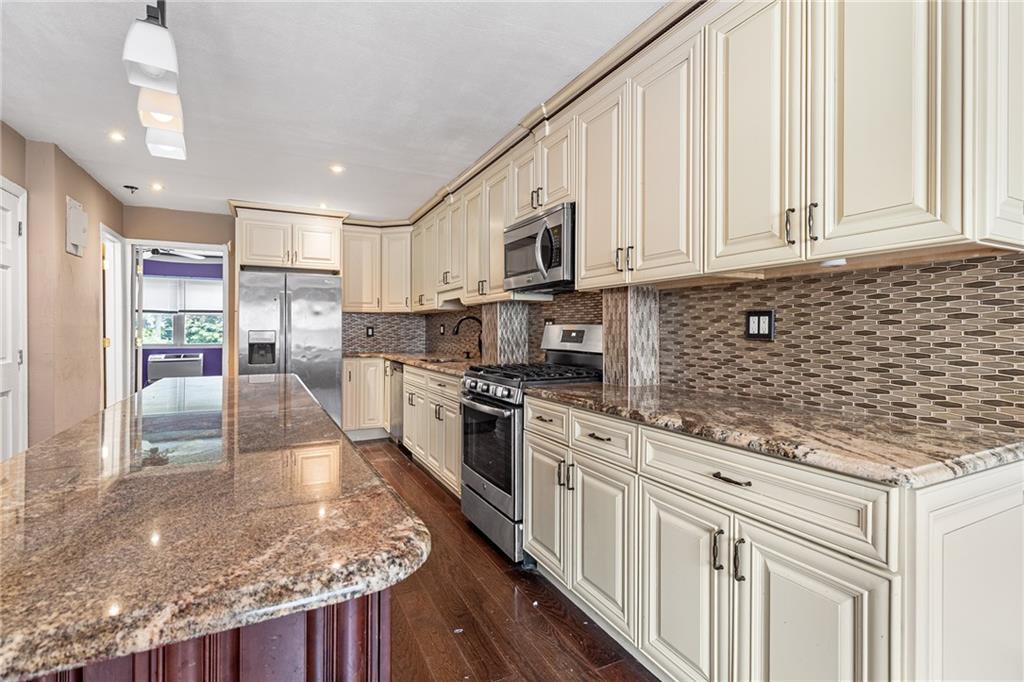 52 Francine Court A, Staten  Island, New York, 10306 image 11
