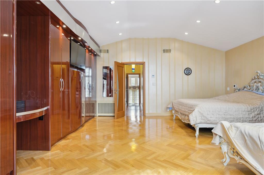 162 Norfolk Street, Brooklyn, New York, 11235 image 19