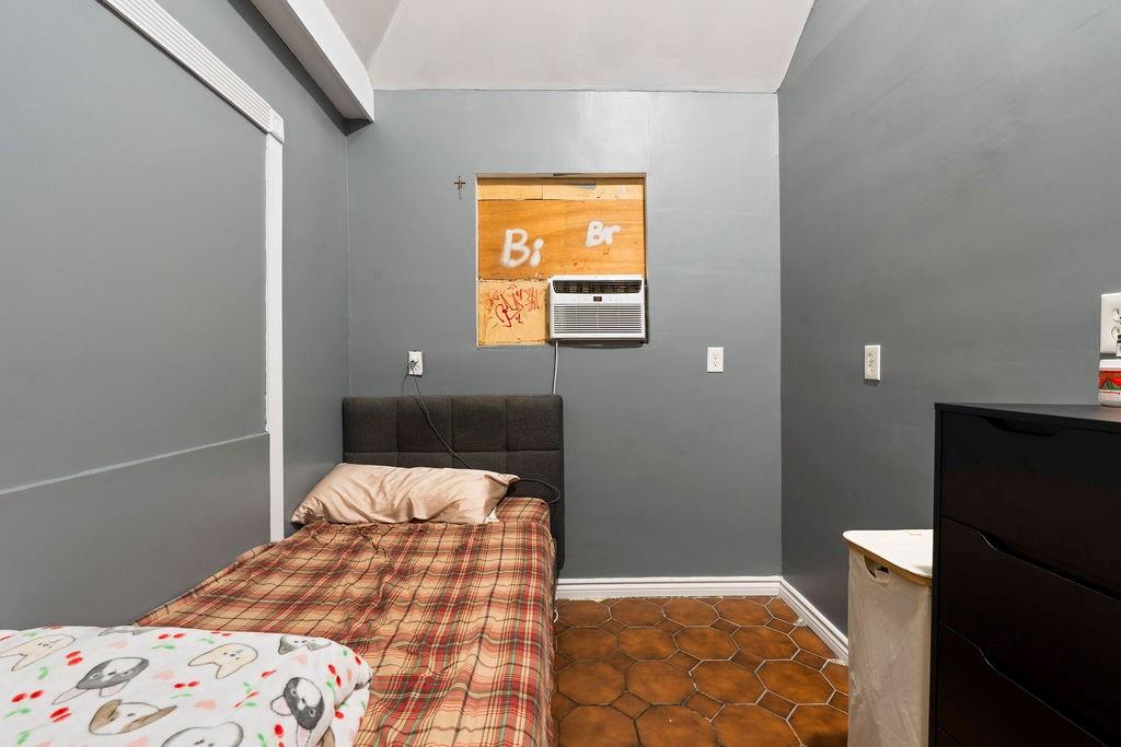 32 Brighton 2nd Place, Brooklyn, New York, 11235 image 16