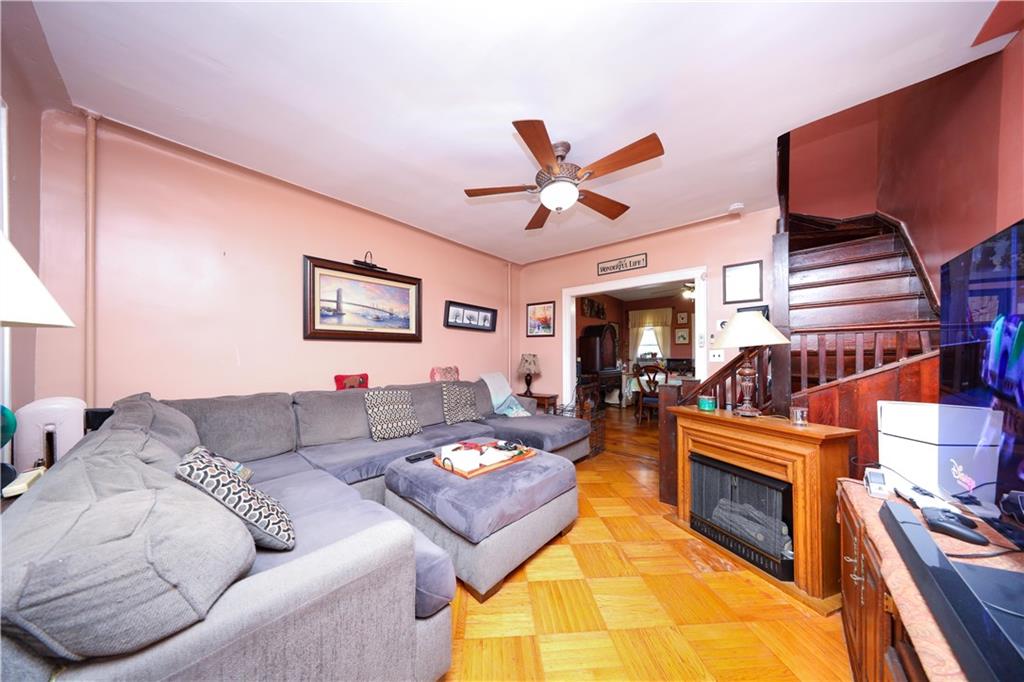 32 Gatling Place, Brooklyn, New York, 11209 image 8