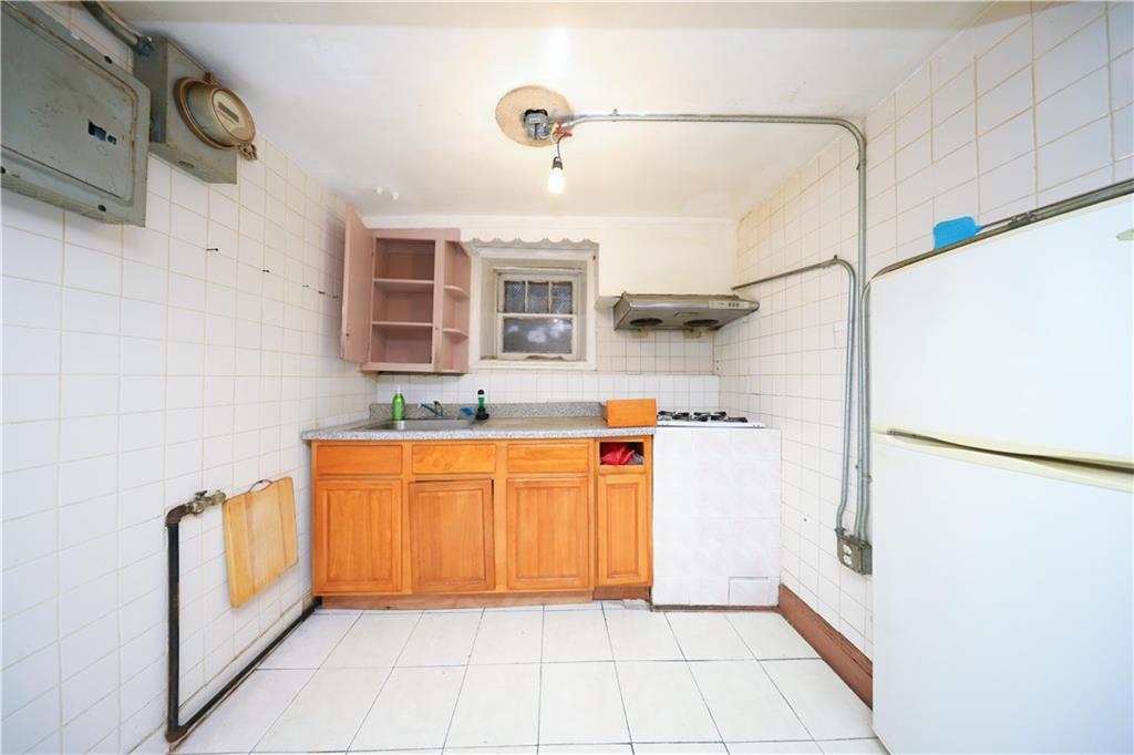 4215 Bedford Avenue Image 2