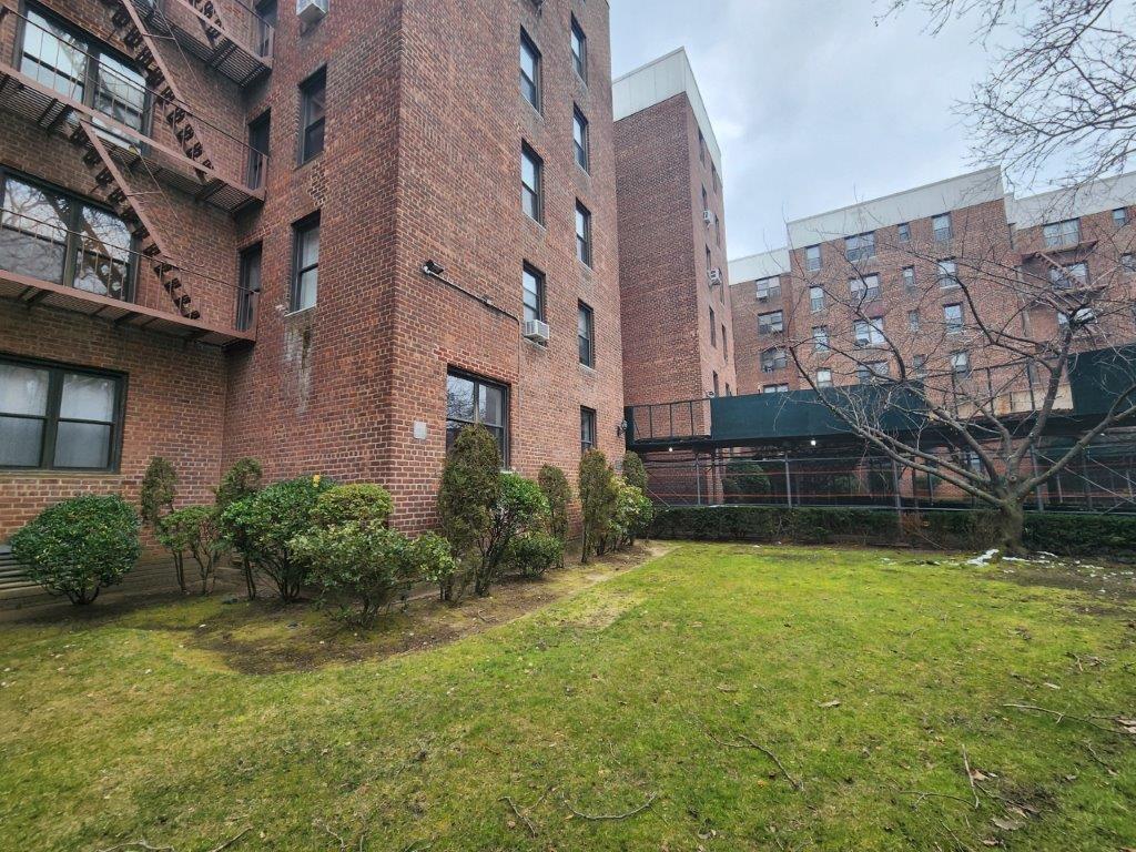 2251 Plumb Street 6B Image 3