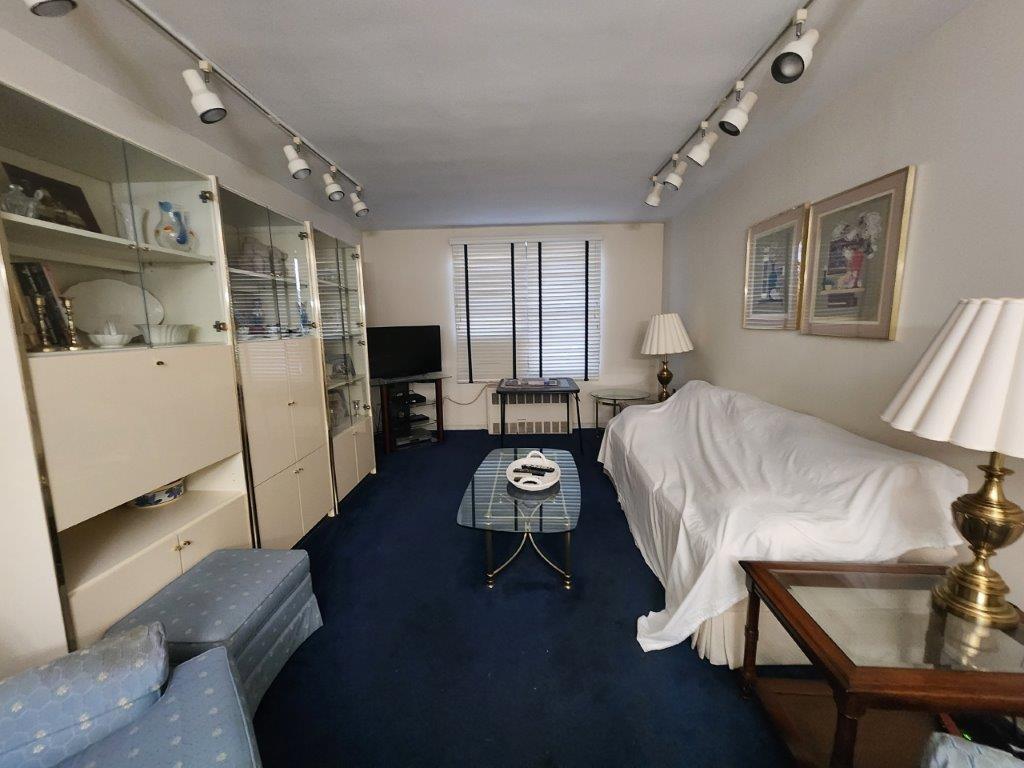 2251 Plumb Street 6B Image 1