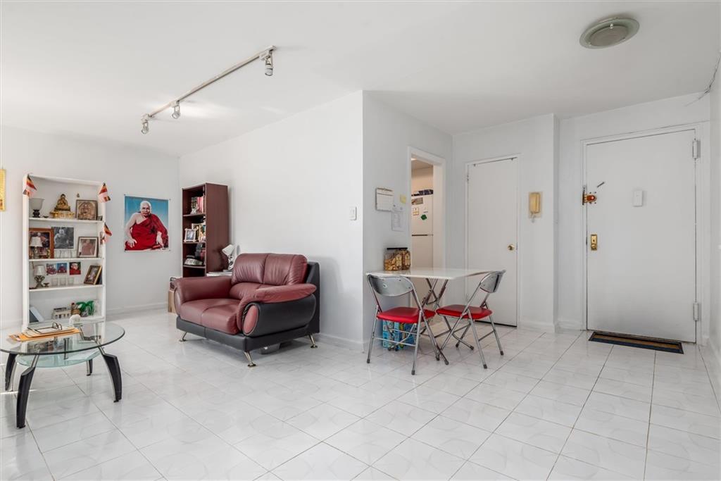 735 Avenue W 6J Image 4