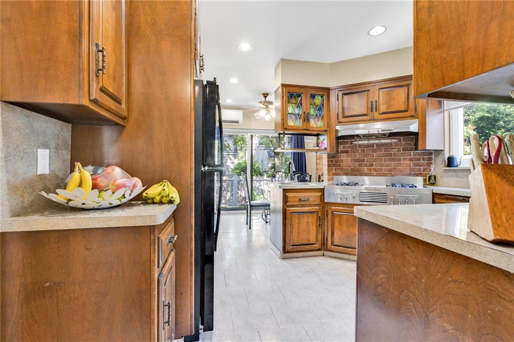 154 Beaumont Street, Brooklyn, New York, 11235 image 12