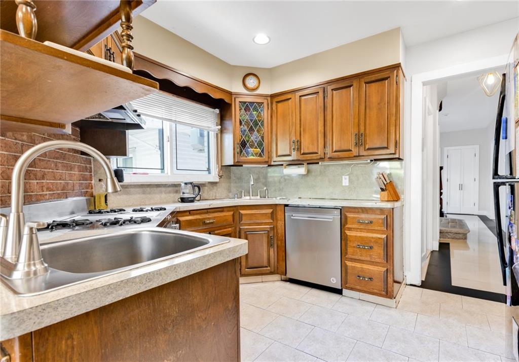 154 Beaumont Street, Brooklyn, New York, 11235 image 13
