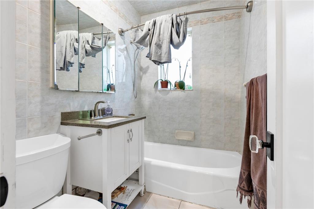 154 Beaumont Street, Brooklyn, New York, 11235 image 15
