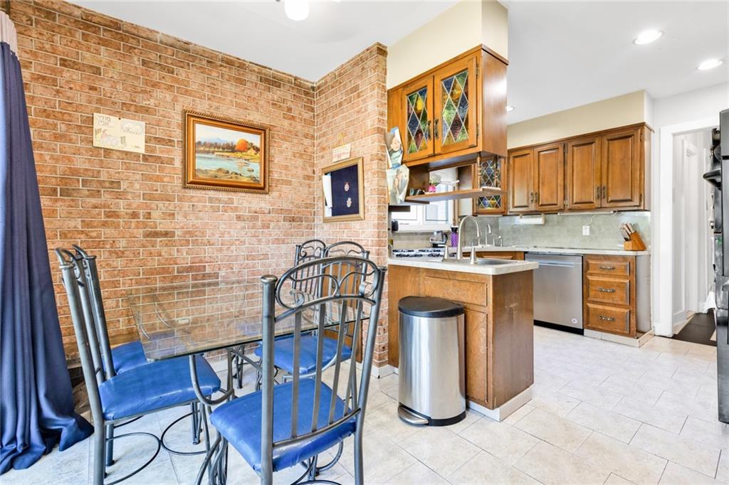 154 Beaumont Street, Brooklyn, New York, 11235 image 17
