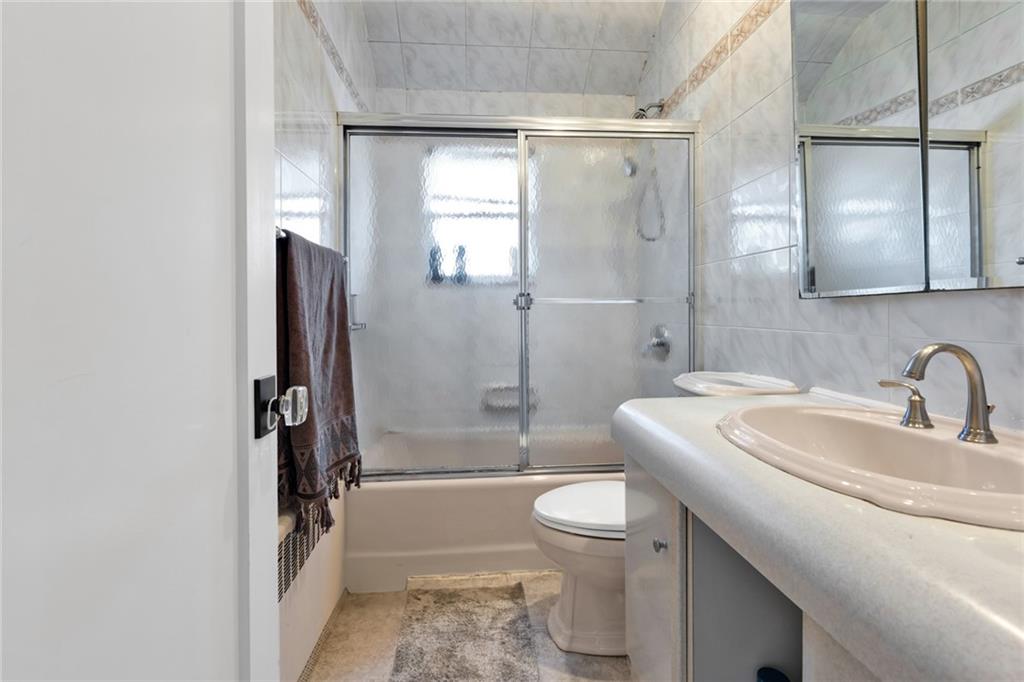 154 Beaumont Street, Brooklyn, New York, 11235 image 32