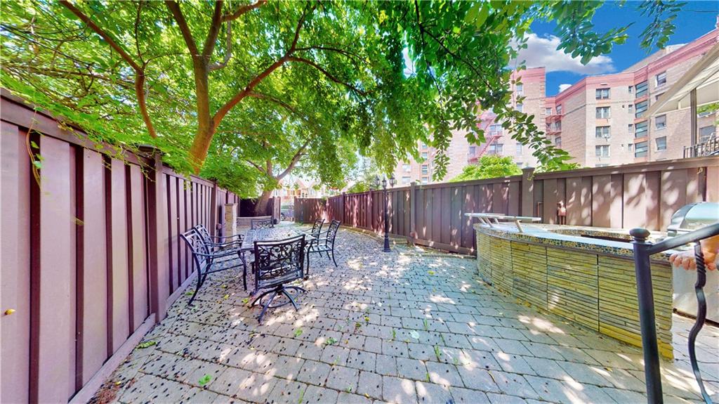20 Corbin Place, Brooklyn, New York, 11235 image 32