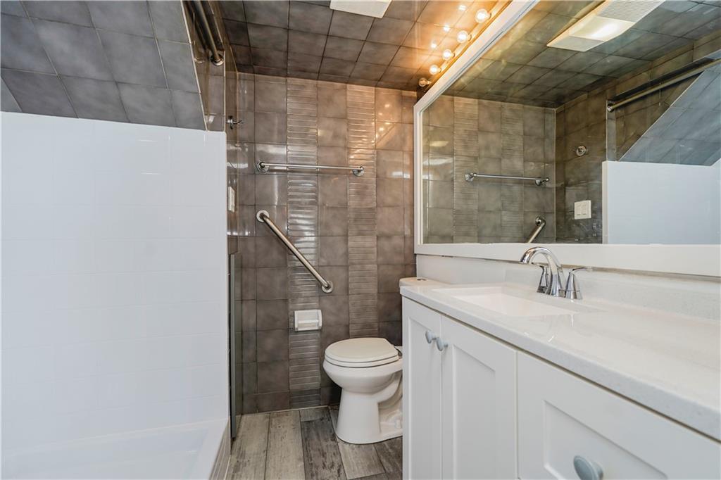 211 Dover Green, Staten  Island, New York, 10312 image 16