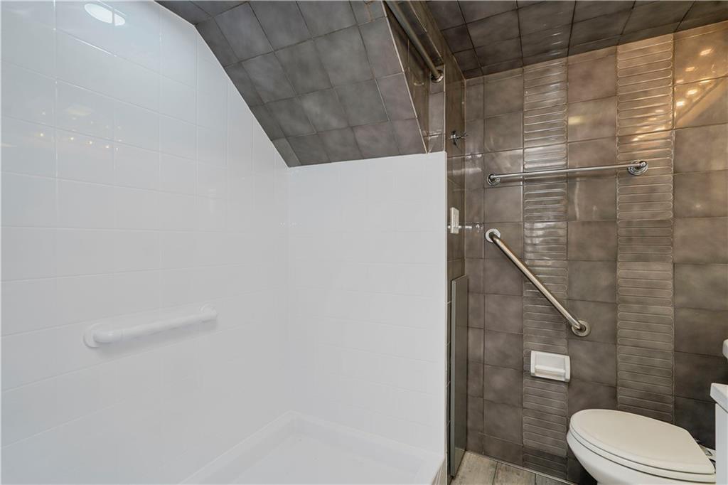 211 Dover Green, Staten  Island, New York, 10312 image 17
