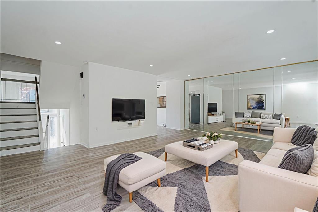 211 Dover Green, Staten  Island, New York, 10312 image 6