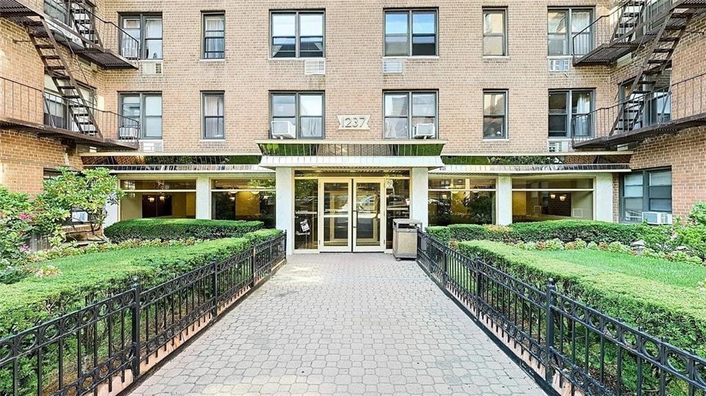 1237 Avenue Z F2 Image 3