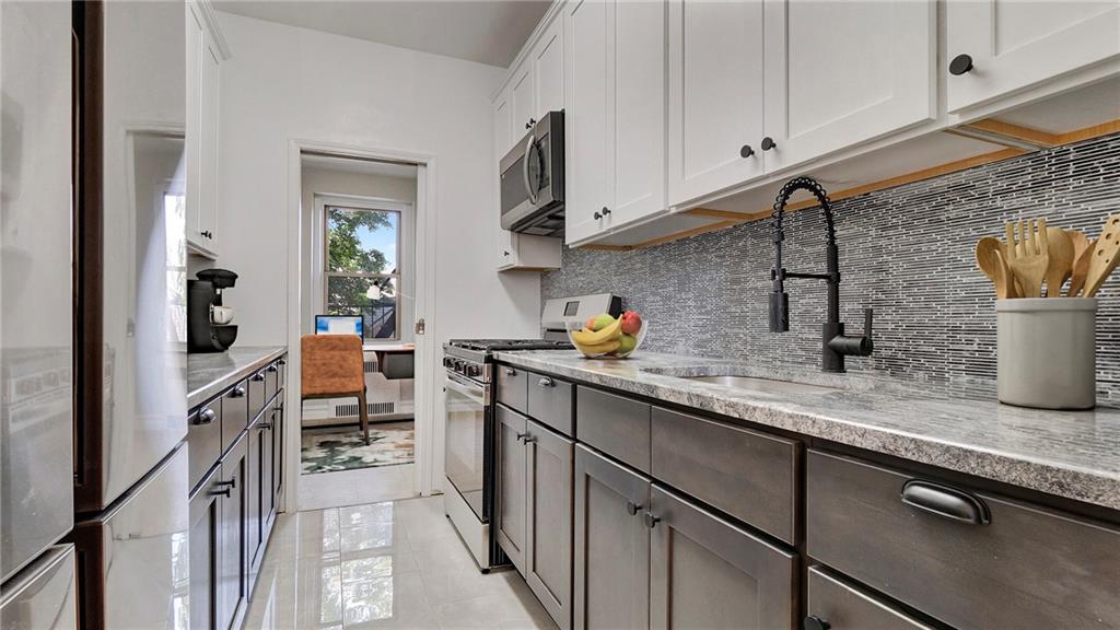 1560 East 18th Street 3D Image 2