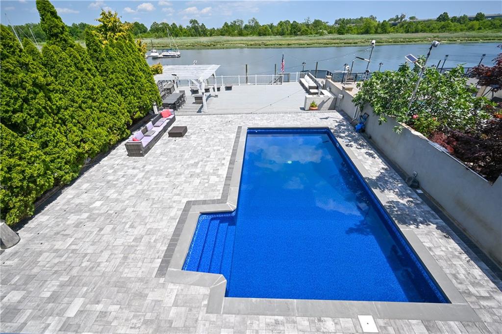 163 Whitman Drive Image 2