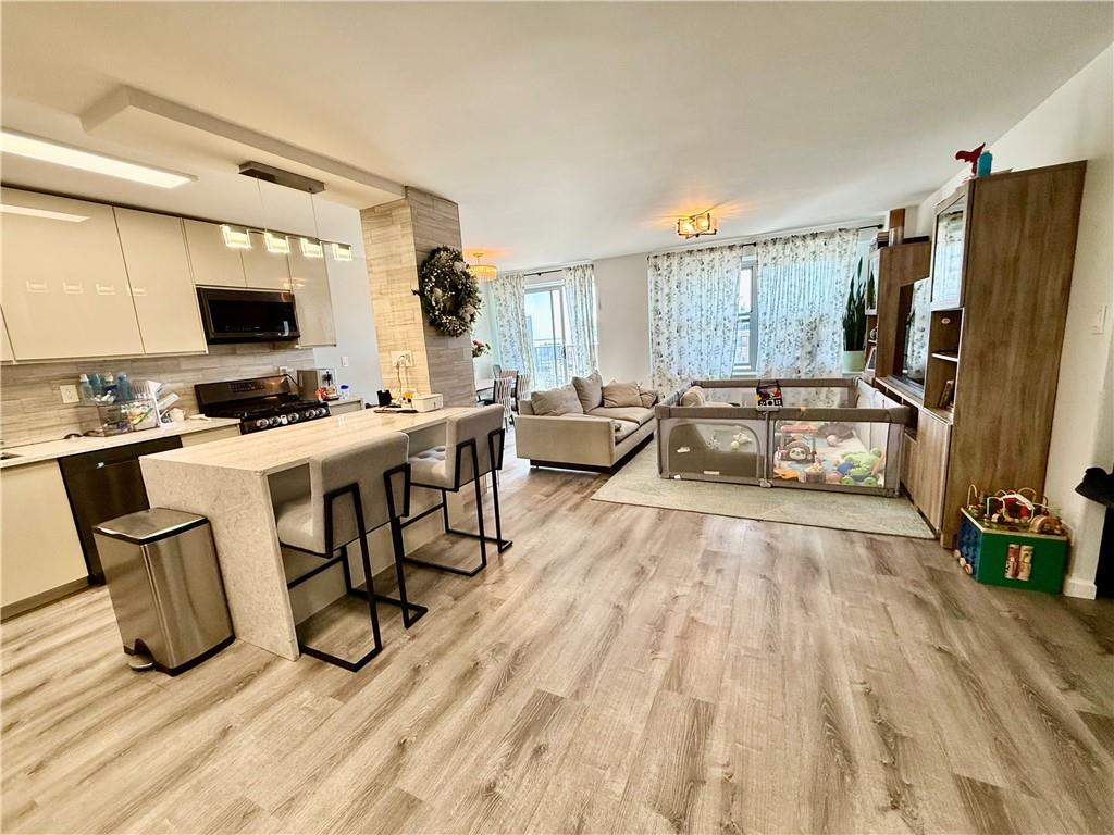 501 Surf Avenue 23M Image 3