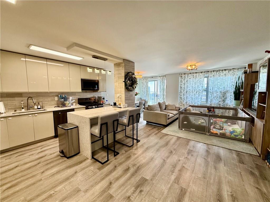 501 Surf Avenue 23M Image 4