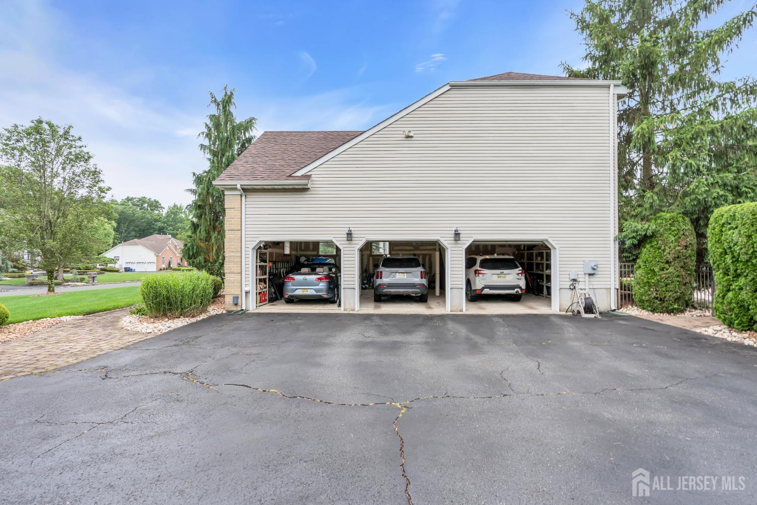 329 Valley View Circle, Freehold Twp, NJ, 07728 image 87