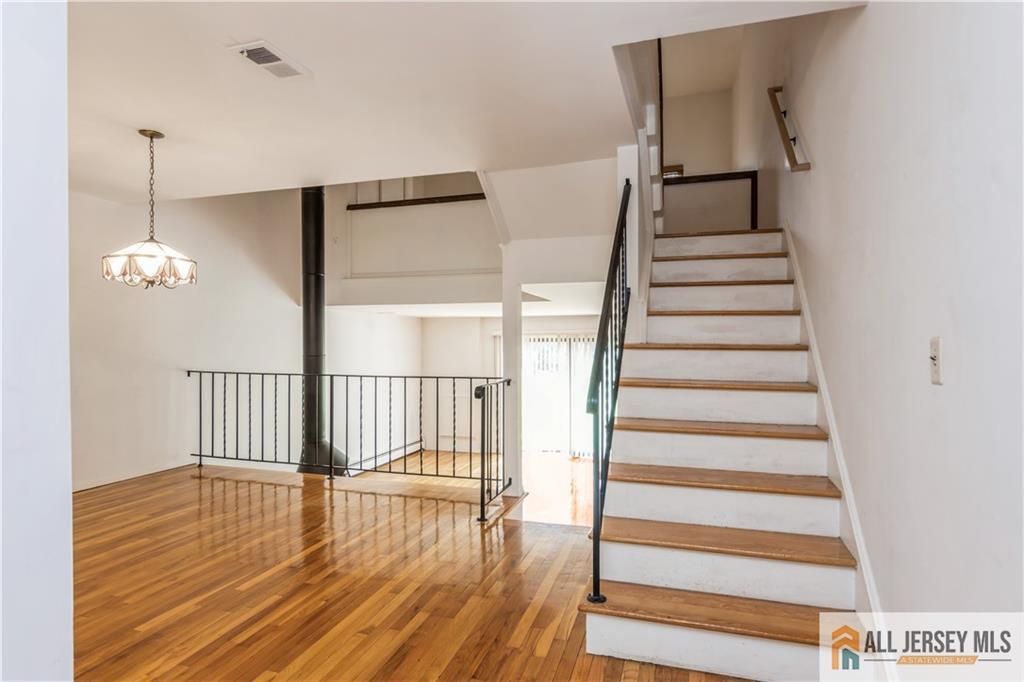 323 Gills Lane 9C Image 3