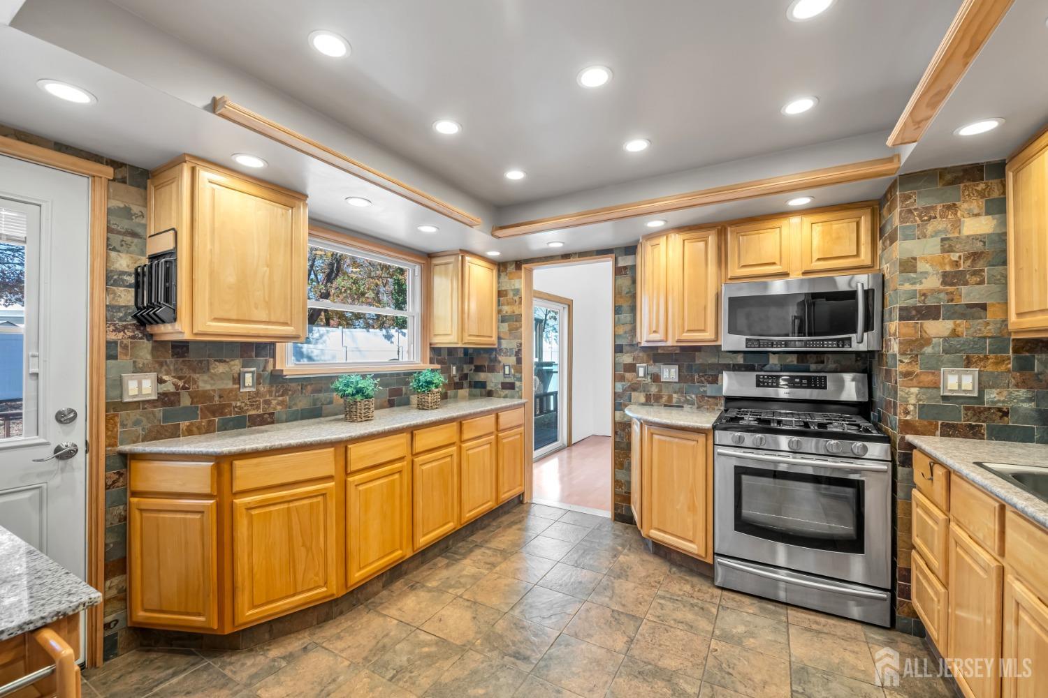 8 Carlisle Court, Edison, NJ, 08817