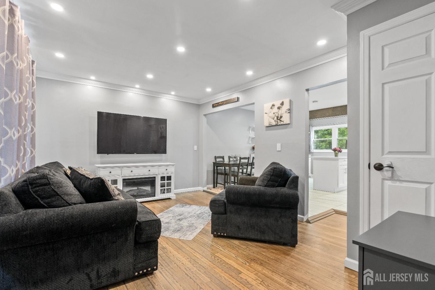243 Donald Avenue Image 2