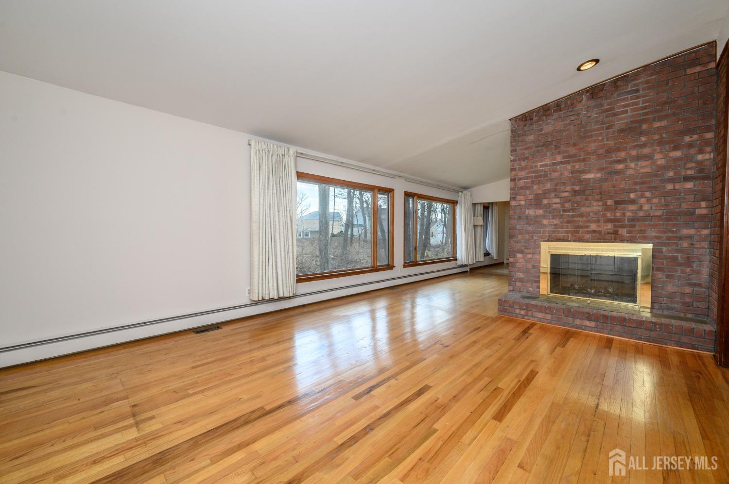 38 Heather Lane, Colonia, NJ, 07067