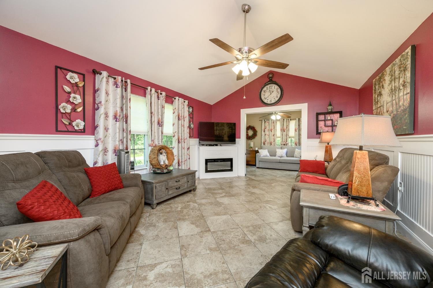 17 Strawberry Lane Image 5